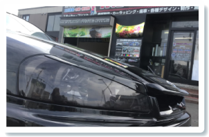 車やガラス、看板等に貼れます